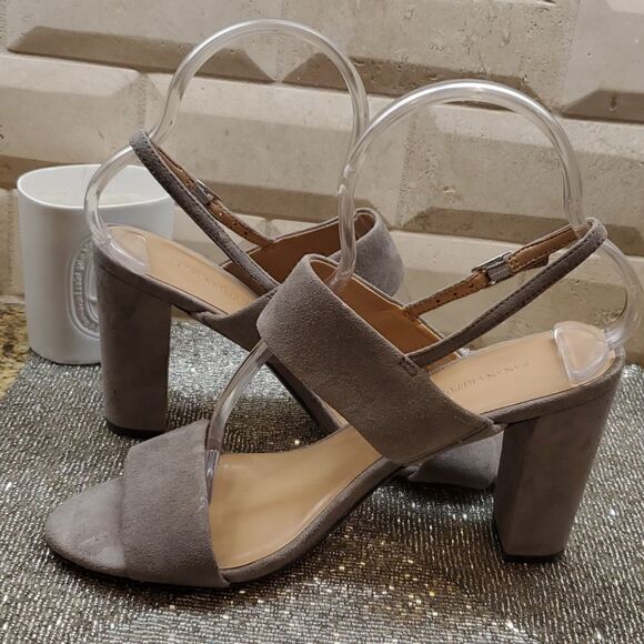 BANANA REPUBLIC Gray Suede Sandals - Size 9 - Picture 4 of 9
